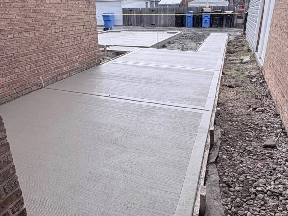 Commercial concrete walkway