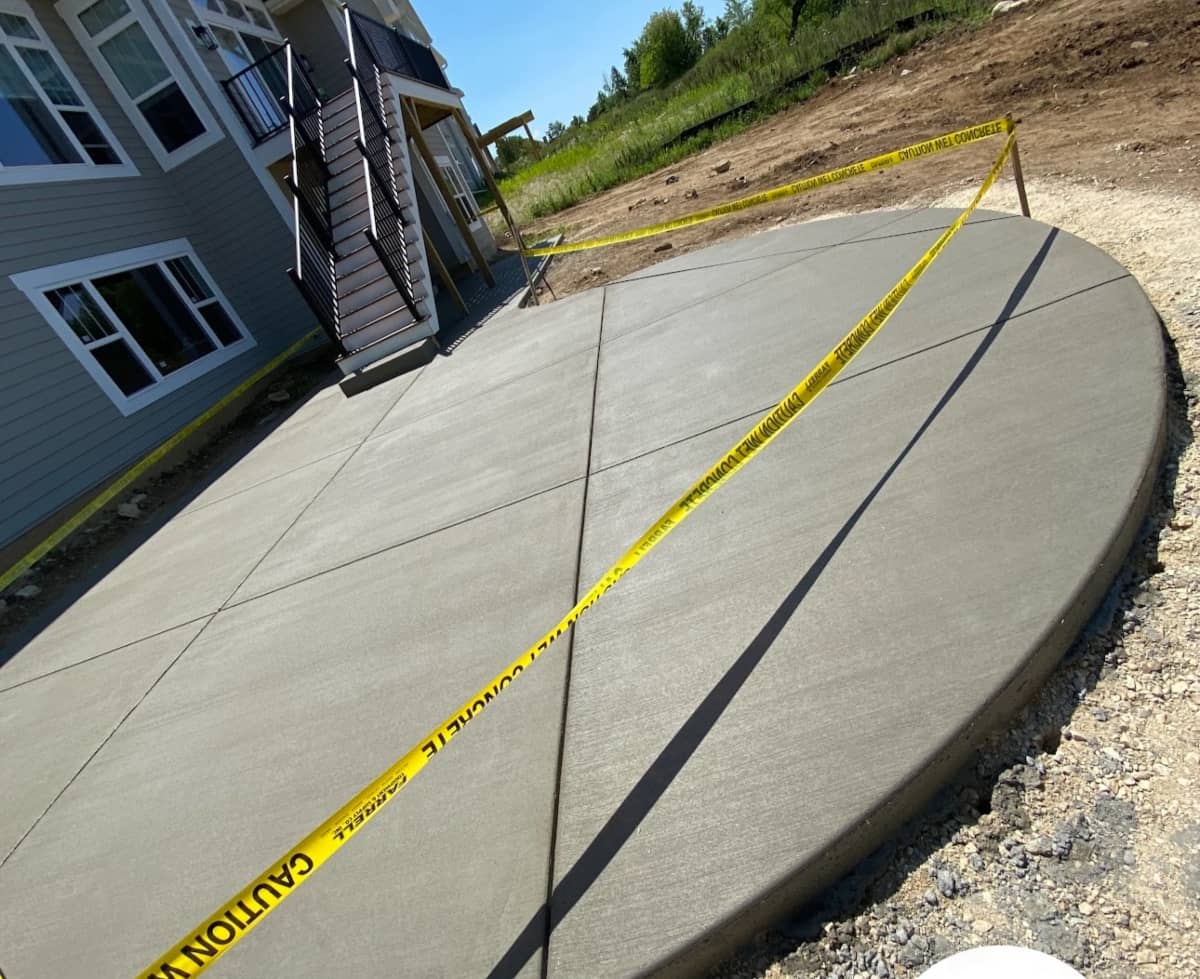 Rounded concrete patio installation